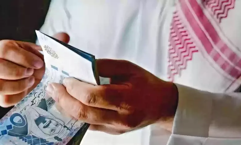 كم ياخذ المخلص الجمركي على تخليص الشحنات الشخصية 1445؟ وكم سلم رواتب الجمارك؟ 