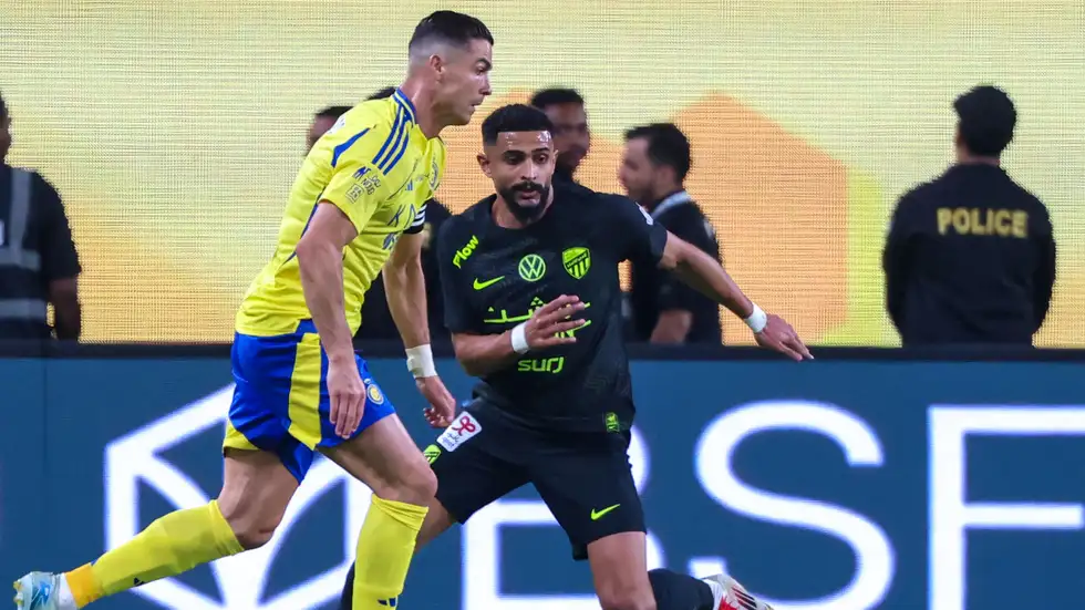 عاجل: بالخطأ وفي لحظة ضعف .. مدافع النصر يعود للعب في اتحاد جدة 
