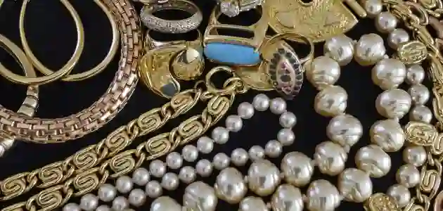 السعودية تصدر قرارات جديدة حول حيازة المجوهرات والمعادن الثمينة يتضمن فرض رسوم جديدة في هذه الحالات 